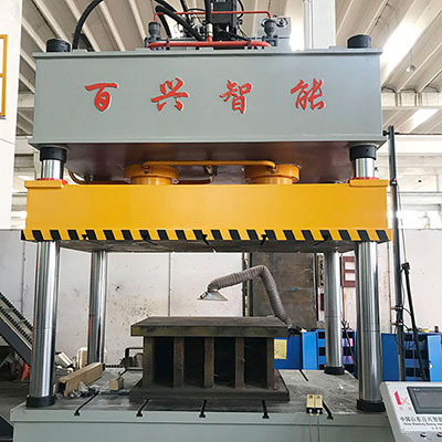 百興智能315噸電纜溝蓋板液壓機