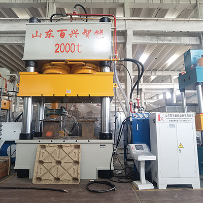 2000噸木屑托盤液壓機安裝現場