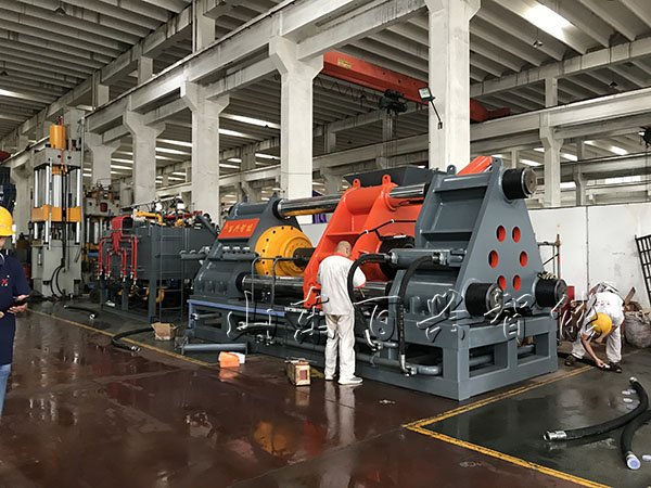 山東百興鐵屑壓塊機